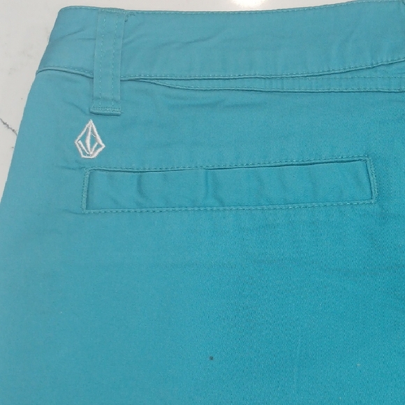 Women's Teal Shorts, One Pair Its Volcom Sz3 New, And Vineyards Pre-owned Sz 2 - Picture 11 of 12